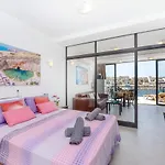 Harbour Lights Seafront Penthouse, With Large Terrace With Stunning Panoramic Sea Views - By Getawaysmalta Apartamento