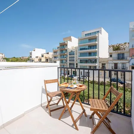 Harbour Lights Seafront Penthouse, With Large Terrace With Stunning Panoramic Sea Views - By Getawaysmalta アパート *