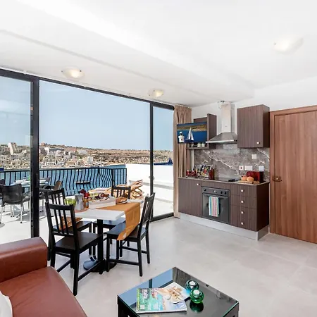 Harbour Lights Seafront Penthouse, With Large Terrace With Stunning Panoramic Sea Views - By Getawaysmalta Apartament