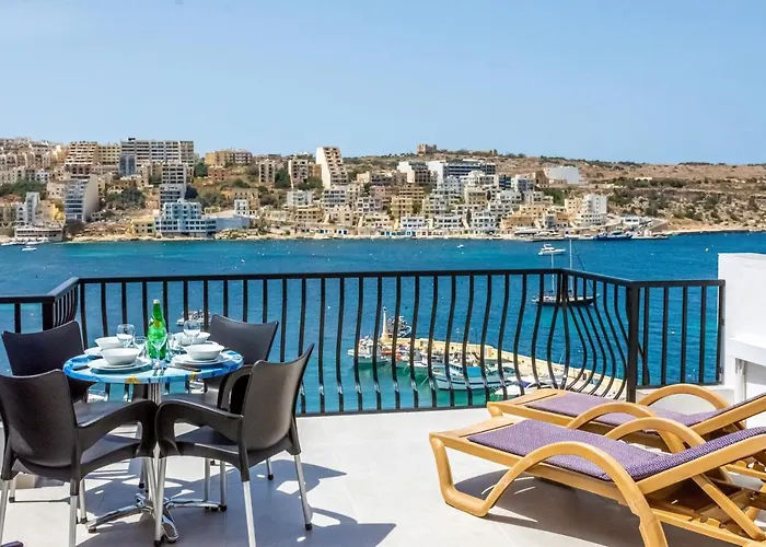 Διαμέρισμα Harbour Lights Seafront Penthouse, With Large Terrace With Stunning Panoramic Sea Views - By Getawaysmalta