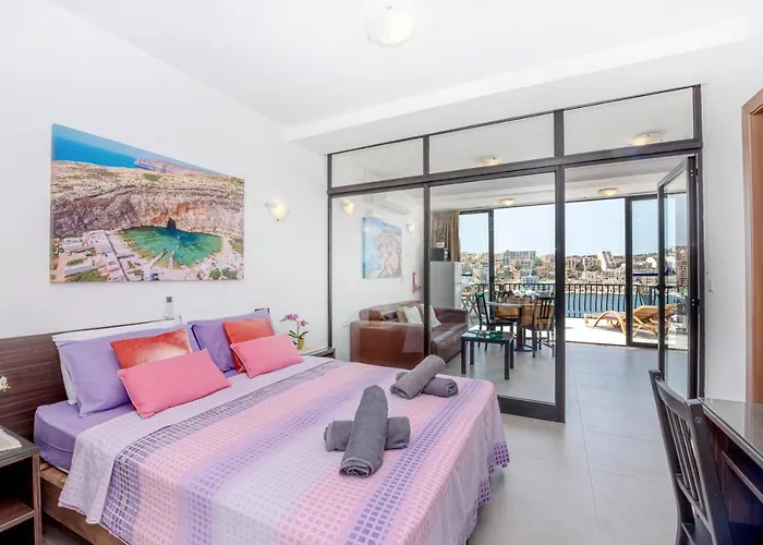 Harbour Lights Seafront Penthouse, With Large Terrace With Stunning Panoramic Sea Views - By Getawaysmalta Appartamento