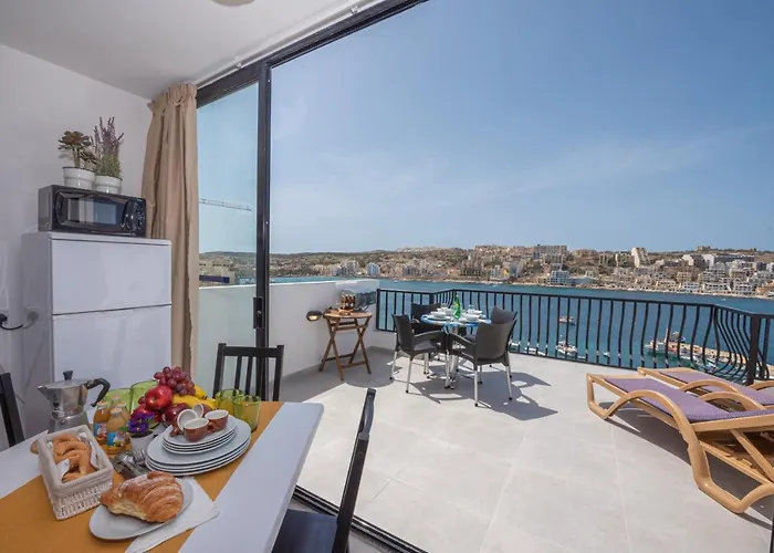 Harbour Lights Seafront Penthouse, With Large Terrace With Stunning Panoramic Sea Views - By Getawaysmalta * Σεντ Πόλς Μπέι