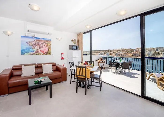 Διαμέρισμα Harbour Lights Seafront Penthouse, With Large Terrace With Stunning Panoramic Sea Views - By Getawaysmalta