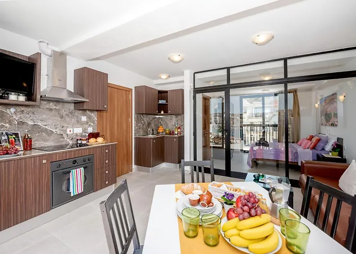 Harbour Lights Seafront Penthouse, With Large Terrace With Stunning Panoramic Sea Views - By Getawaysmalta Appartamento St. Paul's Bay