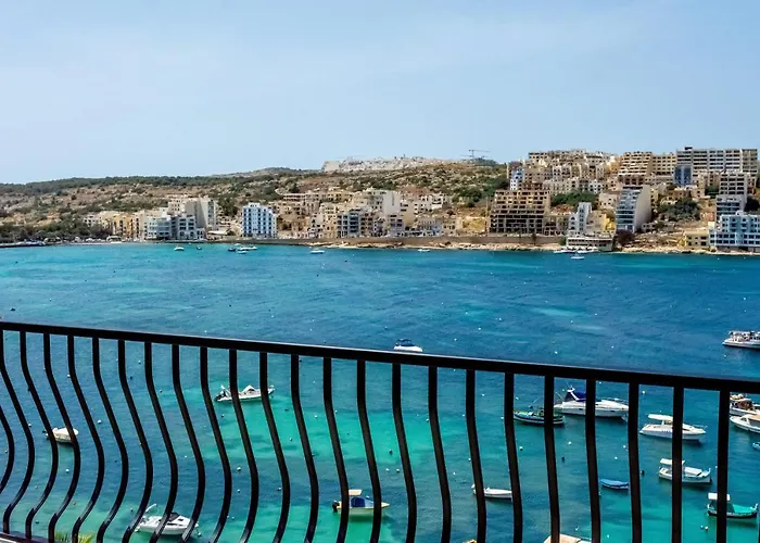 Harbour Lights Seafront Penthouse, With Large Terrace With Stunning Panoramic Sea Views - By Getawaysmalta Διαμέρισμα *