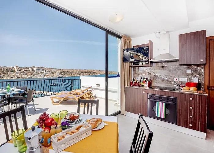 Harbour Lights Seafront Penthouse, With Large Terrace With Stunning Panoramic Sea Views - By Getawaysmalta Διαμέρισμα *