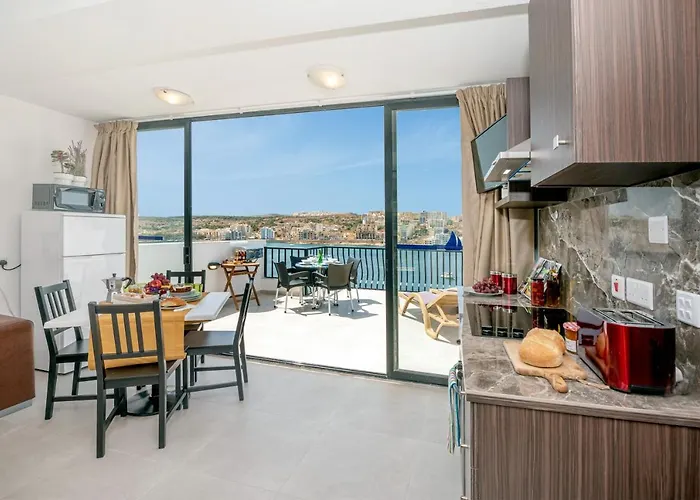 Harbour Lights Seafront Penthouse, With Large Terrace With Stunning Panoramic Sea Views - By Getawaysmalta * Σεντ Πόλς Μπέι