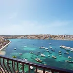 Апартаменты Harbour Lights Seafront Penthouse, With Large Terrace With Stunning Panoramic Sea Views - By Getawaysmalta Сент-Полс-Бей