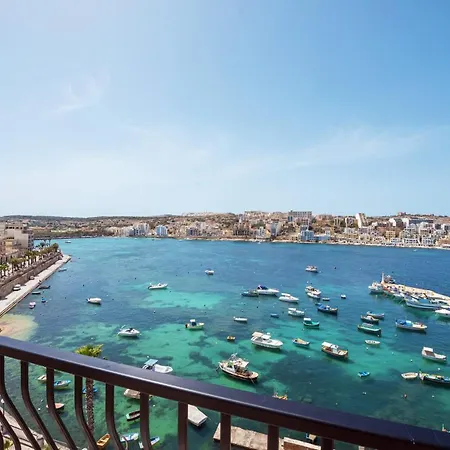 Apartment Harbour Lights: Seafront Penthouse With Panoramic Terrace St. Paul's Bay
