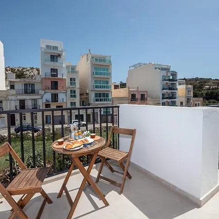 Harbour Lights: Seafront Penthouse With Panoramic Terrace St. Paul's Bay