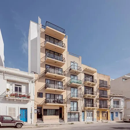 Apartment Harbour Lights: Seafront Penthouse With Panoramic Terrace St. Paul's Bay