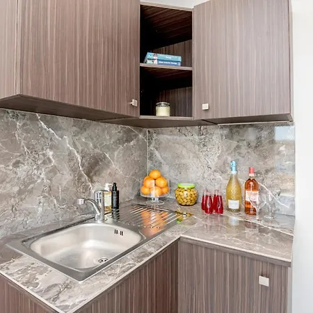 Harbour Lights: Seafront Penthouse With Panoramic Terrace St. Paul's Bay