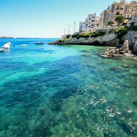 Harbour Lights: Seafront Penthouse With Panoramic Terrace St. Paul's Bay